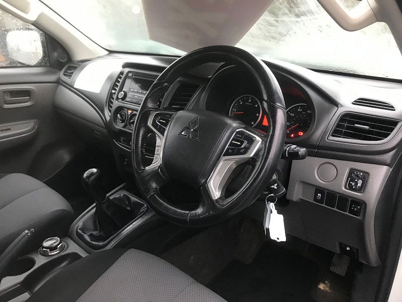 Mitsubishi L200 2.4 DI-D DC 4Life Pickup Double Cab 4dr Diesel Manual 4WD Euro 6 (s/s) (154 ps) 4dr Manual 2026