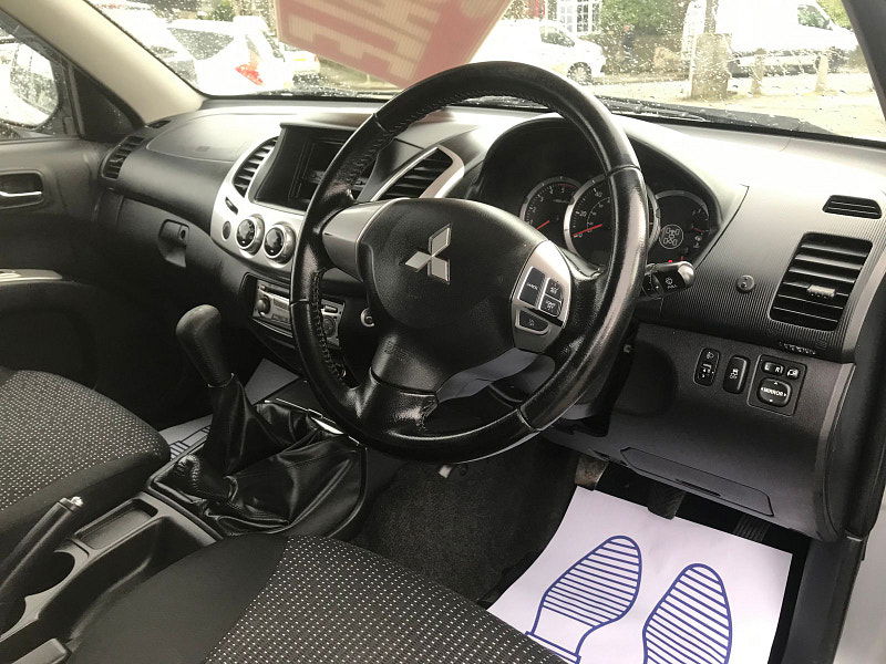 Mitsubishi L200 2.5L DI-D 4X4 CHALLENGER LB DCB 5dr Diesel Manual Euro 5 (175 bhp) 5dr Manual 2025
