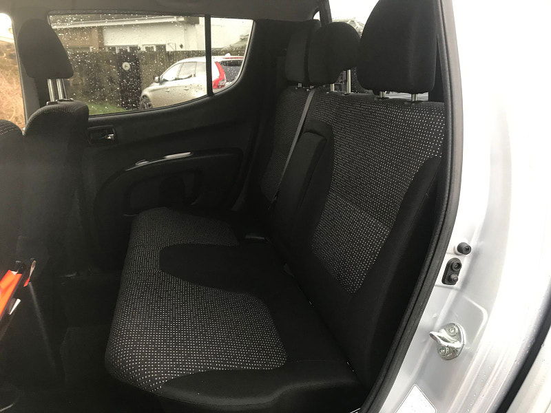 Mitsubishi L200 2.5L DI-D 4X4 CHALLENGER LB DCB 5dr Diesel Manual Euro 5 (175 bhp) 5dr Manual 2025