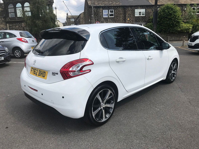 Peugeot 208 1.4L Allure e-HDi Semi-Auto Hatchback 5dr Diesel Semi Automatic Euro 5 (68 bhp) 5dr Semi Automatic 2025