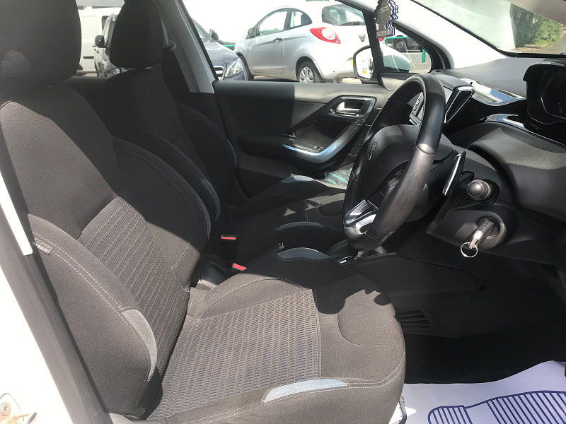 Peugeot 208 1.4L Allure e-HDi Semi-Auto Hatchback 5dr Diesel Semi Automatic Euro 5 (68 bhp) 5dr Semi Automatic 2025