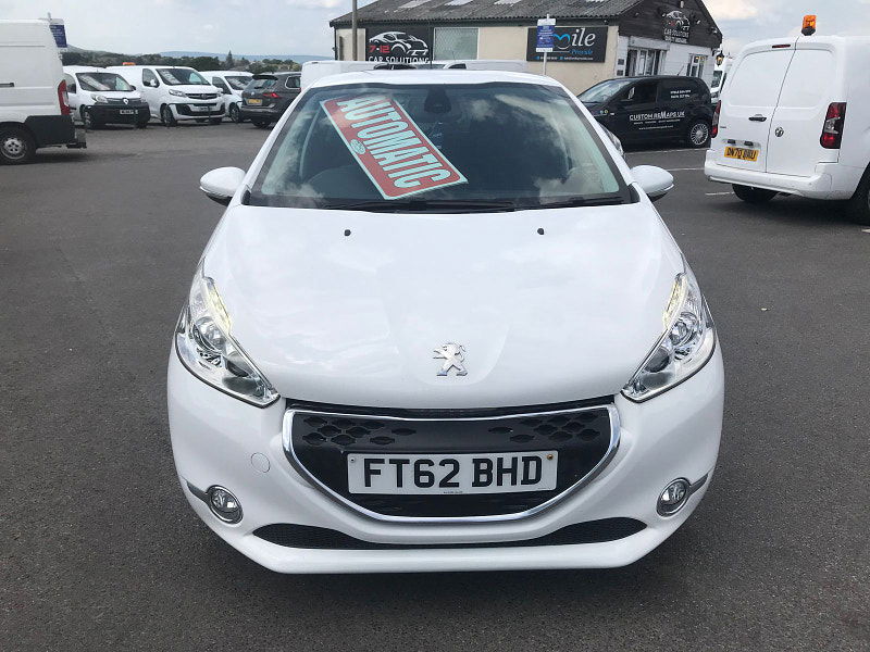 Peugeot 208 1.4L Allure e-HDi Semi-Auto Hatchback 5dr Diesel Semi Automatic Euro 5 (68 bhp) 5dr Semi Automatic 2025