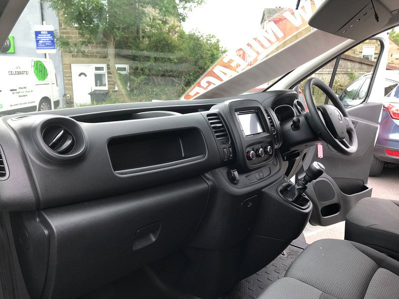Renault Trafic 2.0L LL30 Business+ Energy dCi Diesel Manual Euro 6 (144 bhp) 5dr Manual 2026