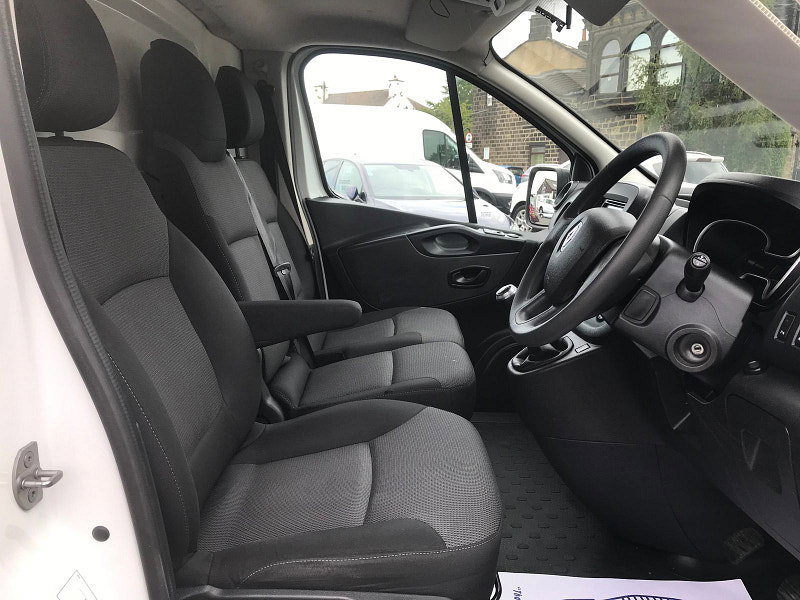 Renault Trafic 2.0L LL30 Business+ Energy dCi Diesel Manual Euro 6 (144 bhp) 5dr Manual 2026