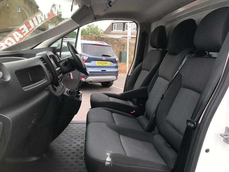 Renault Trafic 2.0L LL30 Business+ Energy dCi Diesel Manual Euro 6 (144 bhp) 5dr Manual 2026