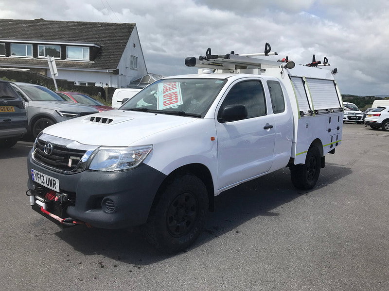 Toyota Hilux 2.5 D-4D HL2 Pickup Extended Cab 4dr Diesel Manual 4WD Euro 5 (144 ps) 4dr Manual 2026