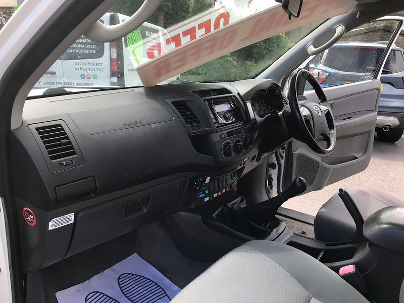 Toyota Hilux 2.5 D-4D HL2 Pickup Extended Cab 4dr Diesel Manual 4WD Euro 5 (144 ps) 4dr Manual 2026