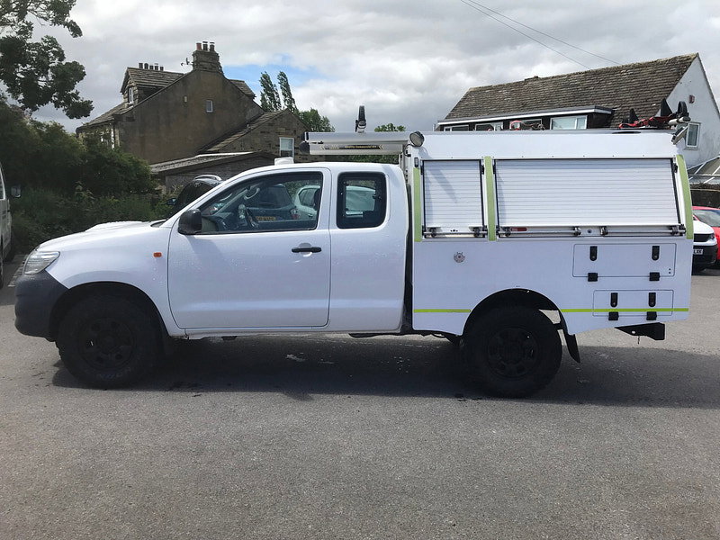 Toyota Hilux 2.5 D-4D HL2 Pickup Extended Cab 4dr Diesel Manual 4WD Euro 5 (144 ps) 4dr Manual 2026