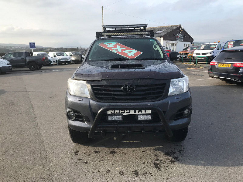 Toyota Hilux 3.0 D-4D Invincible Pickup Double Cab 4dr Diesel Manual 4WD Euro 5 (171 ps) 4dr Manual 2026