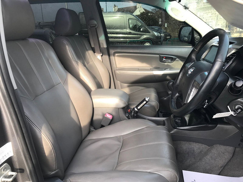 Toyota Hilux 3.0 D-4D Invincible Pickup Double Cab 4dr Diesel Manual 4WD Euro 5 (171 ps) 4dr Manual 2026