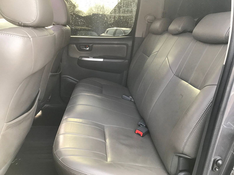 Toyota Hilux 3.0 D-4D Invincible Pickup Double Cab 4dr Diesel Manual 4WD Euro 5 (171 ps) 4dr Manual 2026