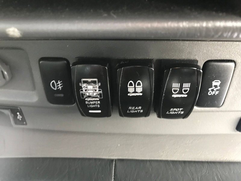 Toyota Hilux 3.0 D-4D Invincible Pickup Double Cab 4dr Diesel Manual 4WD Euro 5 (171 ps) 4dr Manual 2026