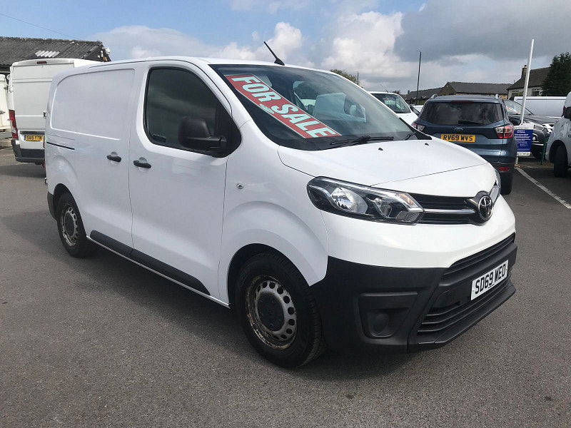 Toyota PROACE 1.5L L0 ACTIVE Diesel Manual Euro 6 (101 bhp) 6dr Manual 2024