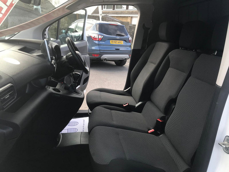 Toyota PROACE CITY 1.5 BlueHDi Icon Long Panel Van 5dr Diesel Manual LWB Euro 6 (s/s) (100 bhp) 5dr Manual 2026