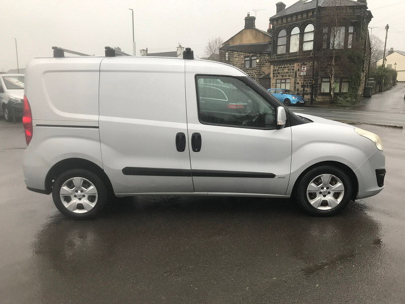 Vauxhall Combo 1.3 CDTi 2000 ecoFLEX 16v Sportive Panel Van 3dr Diesel Manual FWD L1 H1 (s/s) (126 g/km, 89 bhp) 3dr Manual 2026