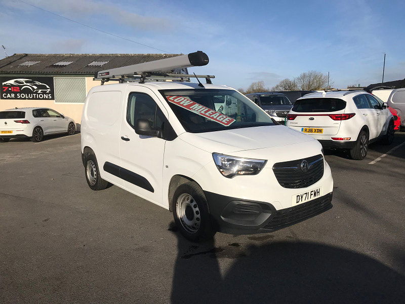 Vauxhall Combo 1.5L 2300 Dynamic TD Diesel Manual Euro 6 (101 bhp) 6dr Manual 2024