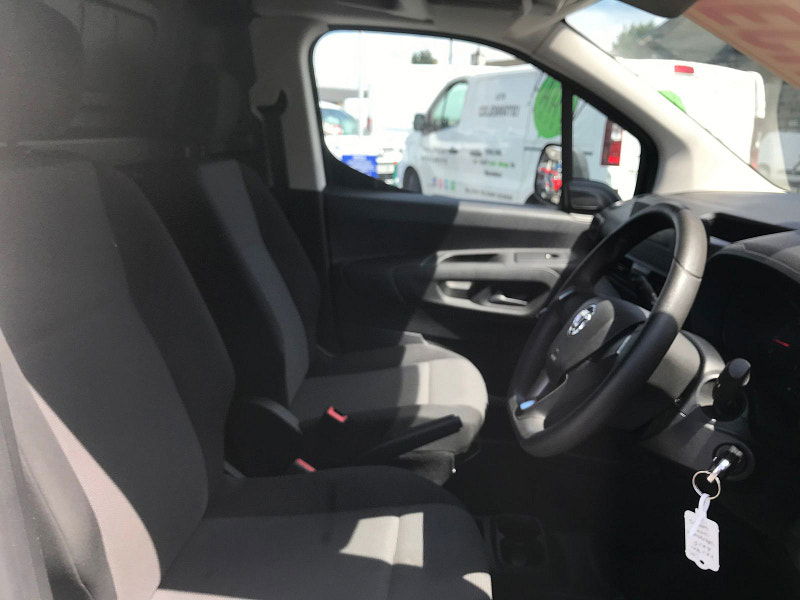 Vauxhall Combo 1.5L 2300 Edition S/S Diesel Manual Euro 6 (101 bhp) 6dr Manual 2025