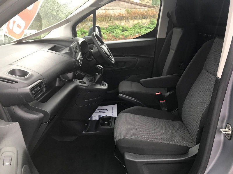 Vauxhall Combo 1.5L 2300 Sportive S/S Diesel Manual Euro 6 (101 bhp) 5dr Manual 2025
