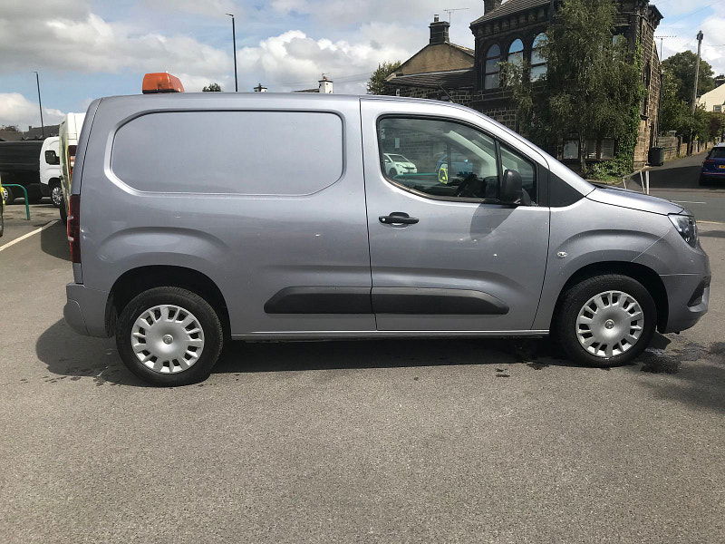 Vauxhall Combo 1.5L 2300 Sportive S/S Diesel Manual Euro 6 (101 bhp) 5dr Manual 2025