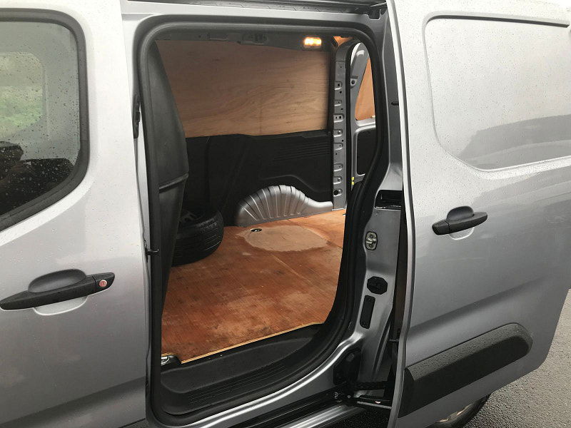 Vauxhall Combo 1.5L 2300 Sportive S/S Diesel Manual Euro 6 (101 bhp) 5dr Manual 2025