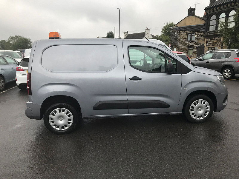Vauxhall Combo 1.5L 2300 Sportive S/S Diesel Manual Euro 6 (101 bhp) 5dr Manual 2025