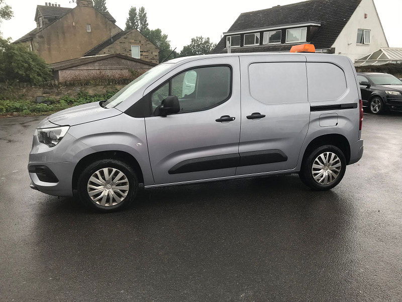 Vauxhall Combo 1.5L 2300 Sportive S/S Diesel Manual Euro 6 (101 bhp) 5dr Manual 2025