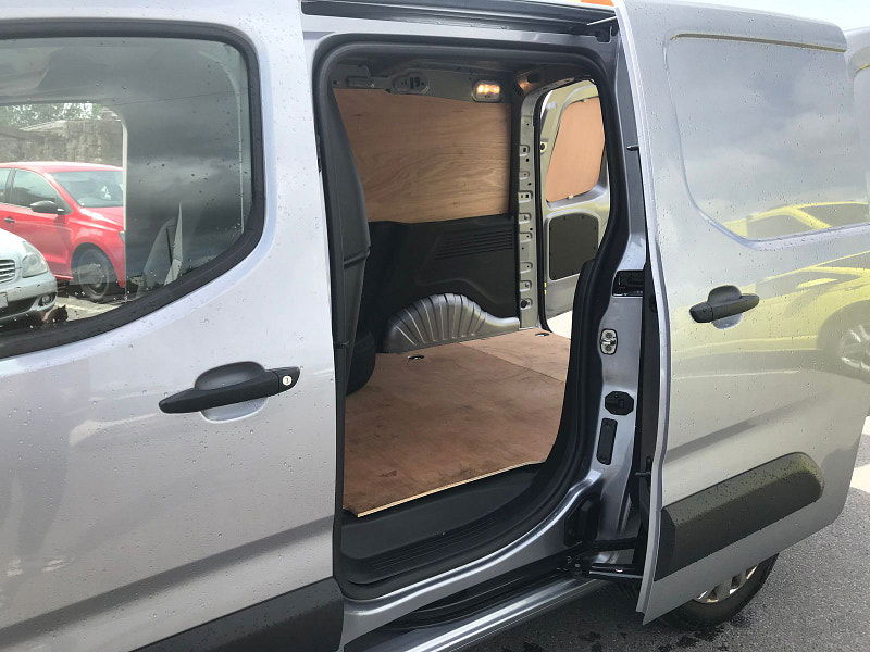 Vauxhall Combo 1.5L 2300 Sportive S/S Diesel Manual Euro 6 (101 bhp) 5dr Manual 2025