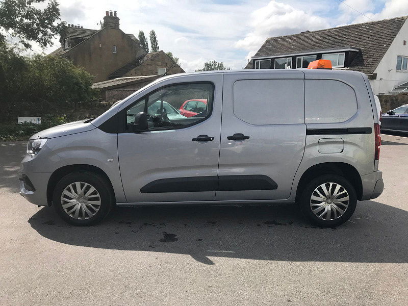 Vauxhall Combo 1.5L 2300 Sportive S/S Diesel Manual Euro 6 (101 bhp) 5dr Manual 2025