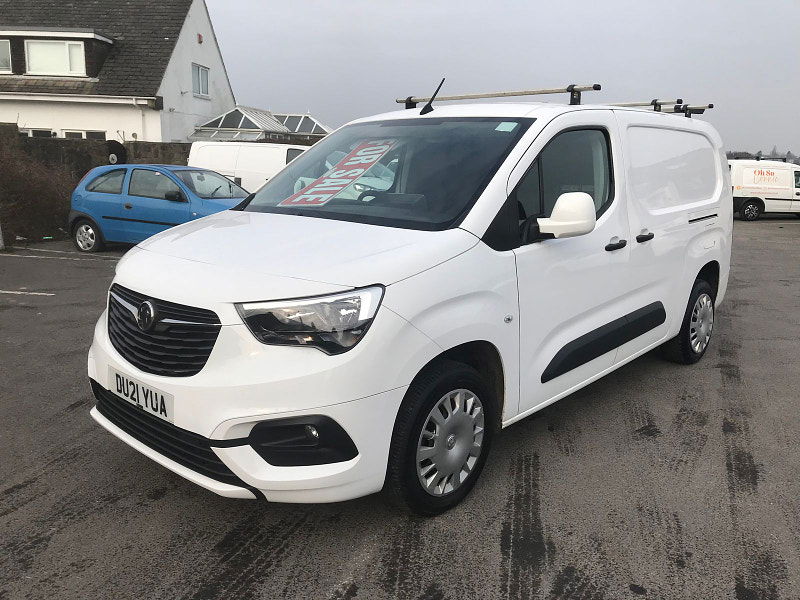 Vauxhall Combo 1.5L 2300 Sportive TD Diesel Manual Euro 6 (101 bhp) 6dr Manual 2025