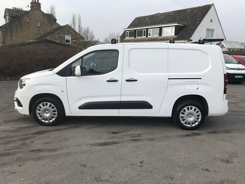 Vauxhall Combo 1.5L 2300 Sportive TD Diesel Manual Euro 6 (101 bhp) 6dr Manual 2025