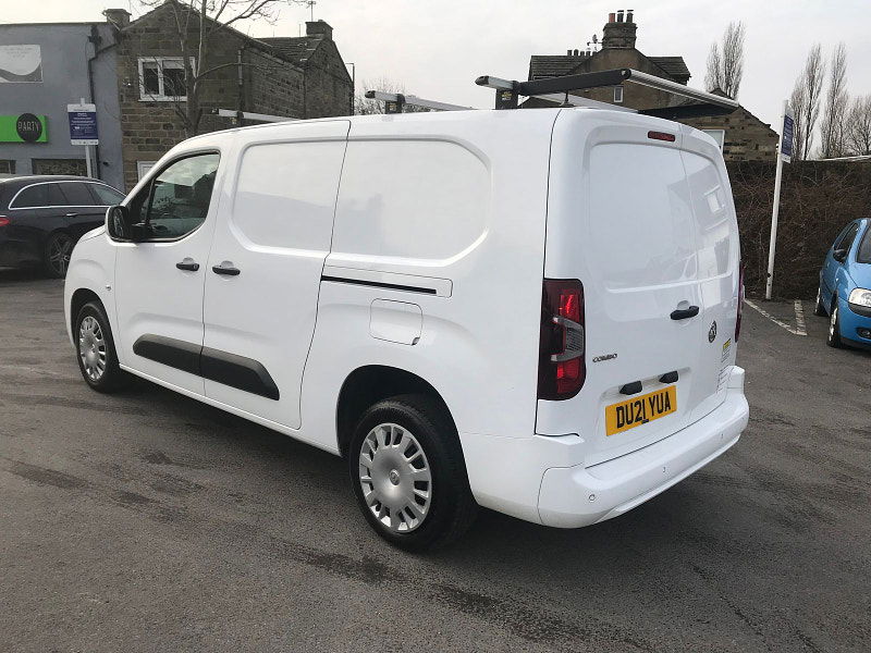 Vauxhall Combo 1.5L 2300 Sportive TD Diesel Manual Euro 6 (101 bhp) 6dr Manual 2025