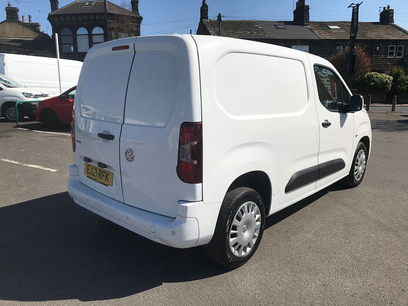 Vauxhall Combo 1.5L 2300 Sportive TD Diesel Manual Euro 6 (101 bhp) 5dr Manual 2025