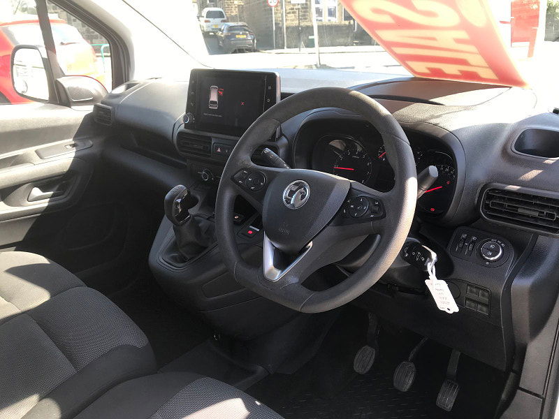 Vauxhall Combo 1.5L 2300 Sportive TD Diesel Manual Euro 6 (101 bhp) 5dr Manual 2025