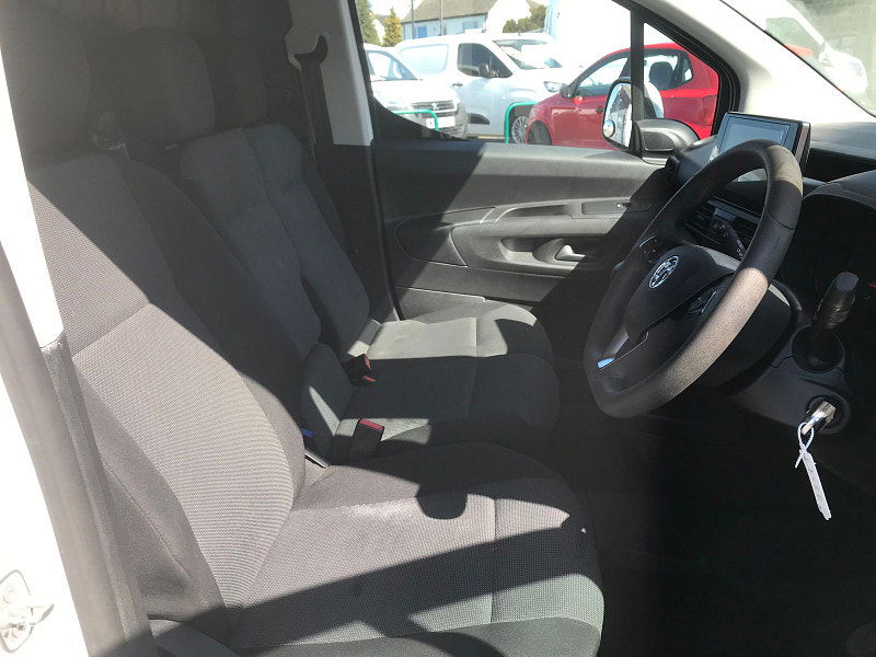 Vauxhall Combo 1.5L 2300 Sportive TD Diesel Manual Euro 6 (101 bhp) 5dr Manual 2025