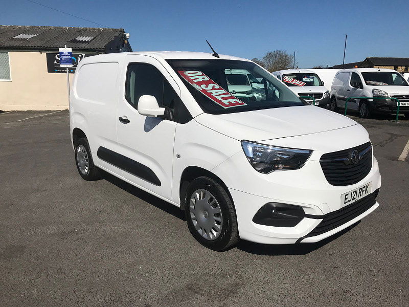 Vauxhall Combo 1.5L 2300 Sportive TD Diesel Manual Euro 6 (101 bhp) 5dr Manual 2025