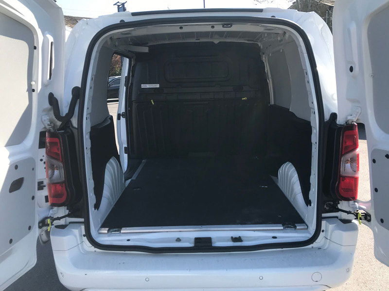 Vauxhall Combo 1.5L 2300 Sportive TD Diesel Manual Euro 6 (101 bhp) 5dr Manual 2025