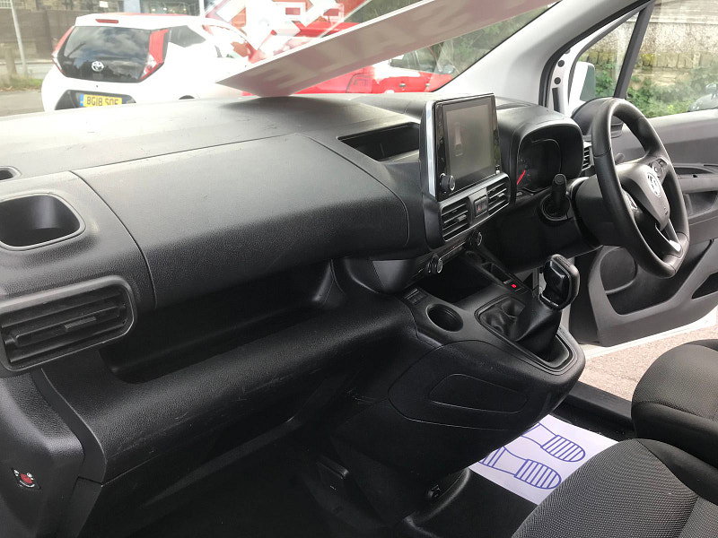 Vauxhall Combo 1.5L 2300 Sportive TD Diesel Manual Euro 6 (101 bhp) 6dr Manual 2026