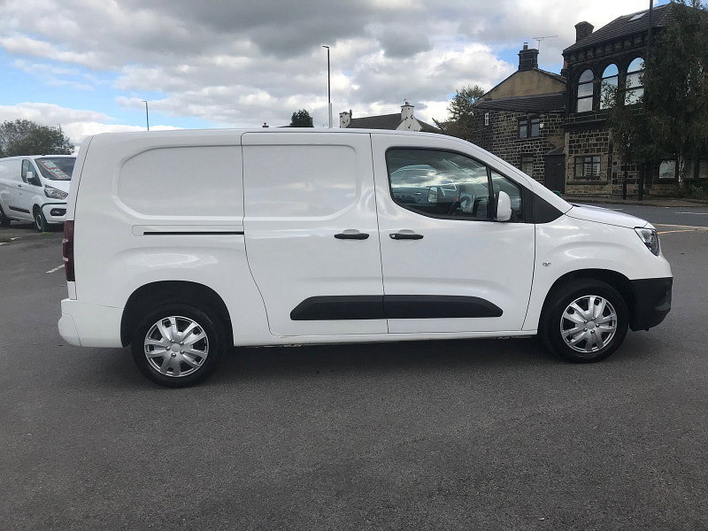 Vauxhall Combo 1.5L 2300 Sportive TD Diesel Manual Euro 6 (101 bhp) 6dr Manual 2026