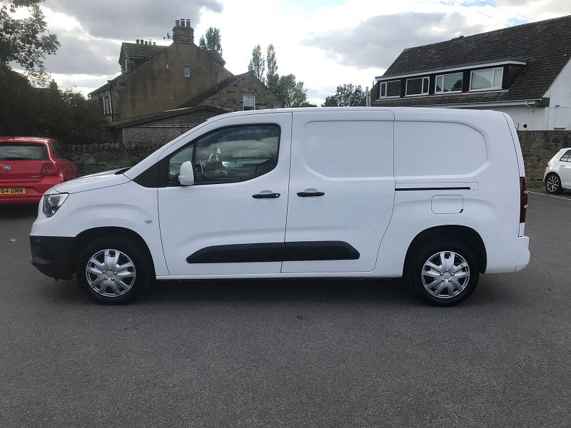 Vauxhall Combo 1.5L 2300 Sportive TD Diesel Manual Euro 6 (101 bhp) 6dr Manual 2026