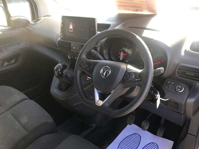 Vauxhall Combo 1.5L 2300 Sportive TD Diesel Manual Euro 6 (101 bhp) 6dr Manual 2025