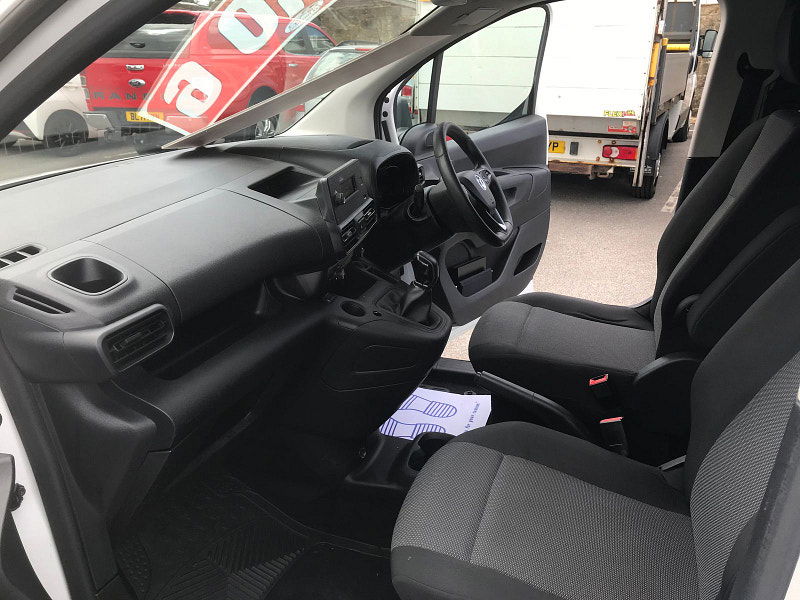 Vauxhall Combo 1.5L 2300 SportIVE TD S/S Diesel Manual Euro 6 (101 bhp) 6dr Manual 2025