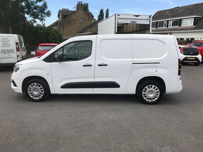 Vauxhall Combo 1.5L 2300 SportIVE TD S/S Diesel Manual Euro 6 (101 bhp) 6dr Manual 2025