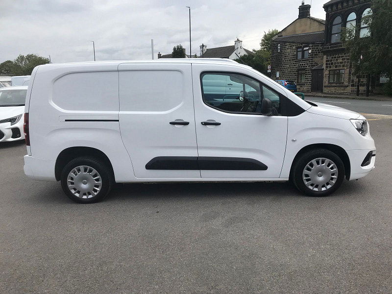 Vauxhall Combo 1.5L 2300 SportIVE TD S/S Diesel Manual Euro 6 (101 bhp) 6dr Manual 2025