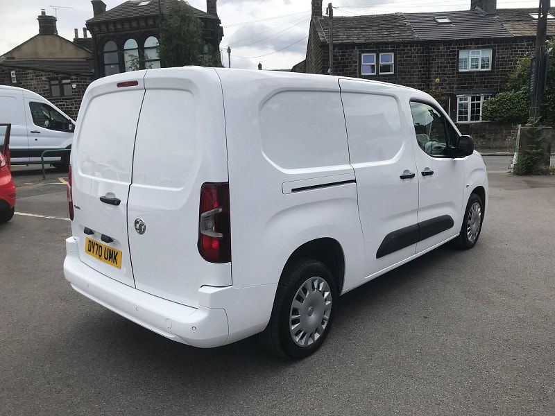 Vauxhall Combo 1.5L 2300 SportIVE TD S/S Diesel Manual Euro 6 (101 bhp) 6dr Manual 2025