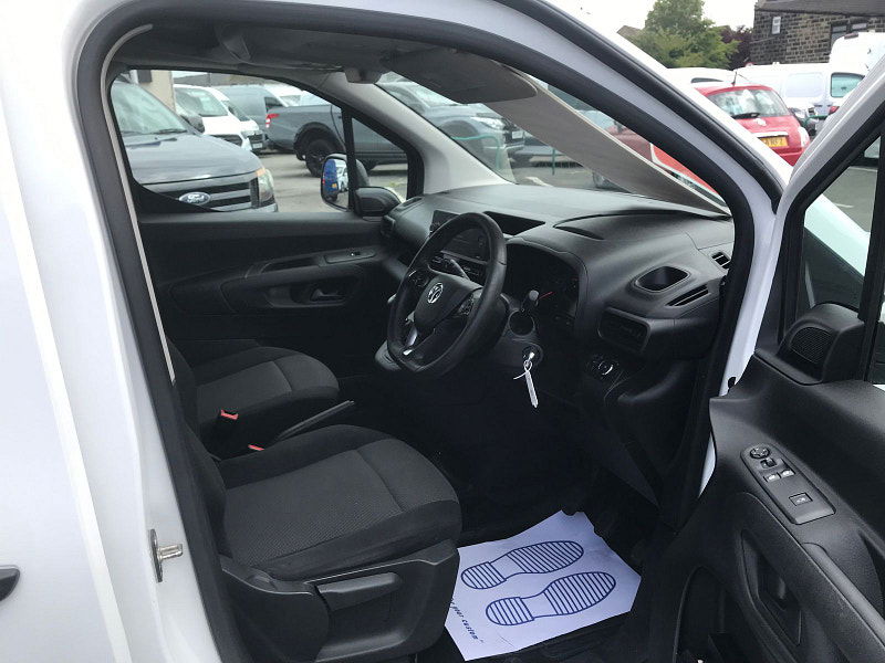 Vauxhall Combo 1.5L 2300 SportIVE TD S/S Diesel Manual Euro 6 (101 bhp) 6dr Manual 2025