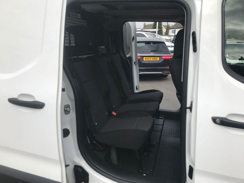 Vauxhall Combo 1.5L 2300 SportIVE TD S/S Diesel Manual Euro 6 (101 bhp) 6dr Manual 2025