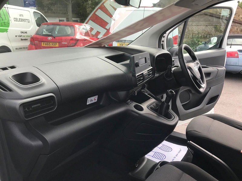 Vauxhall Combo 1.5L 2300 SportIVE TD S/S Diesel Manual Euro 6 (101 bhp) 6dr Manual 2025