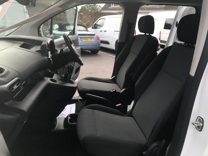 Vauxhall Combo 1.5L 2300 SportIVE TD S/S Diesel Manual Euro 6 (101 bhp) 6dr Manual 2025