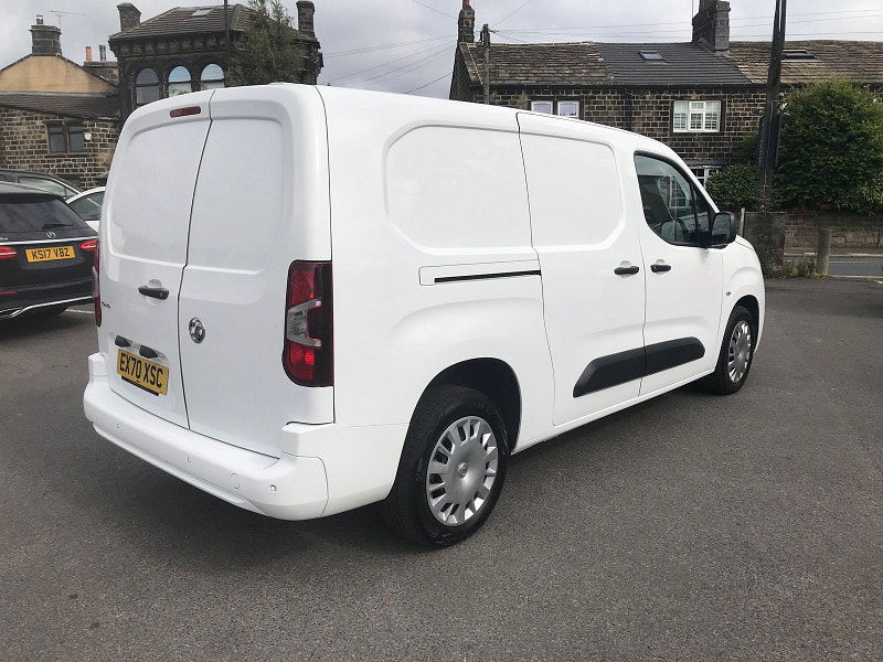 Vauxhall Combo 1.5L 2300 SportIVE TD S/S Diesel Manual Euro 6 (101 bhp) 6dr Manual 2025