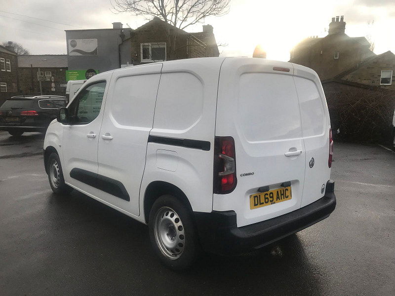 Vauxhall Combo 1.5L L1H1 2000 EDITION S/S Diesel Automatic Euro 6 (129 bhp) 6dr Automatic 2025